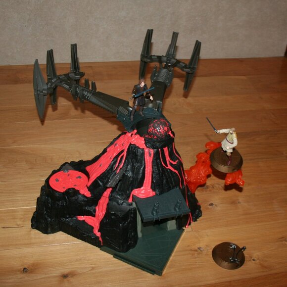 2005 Star Wars Revenge of the Sith MUSTAFAR Final Battle Playset